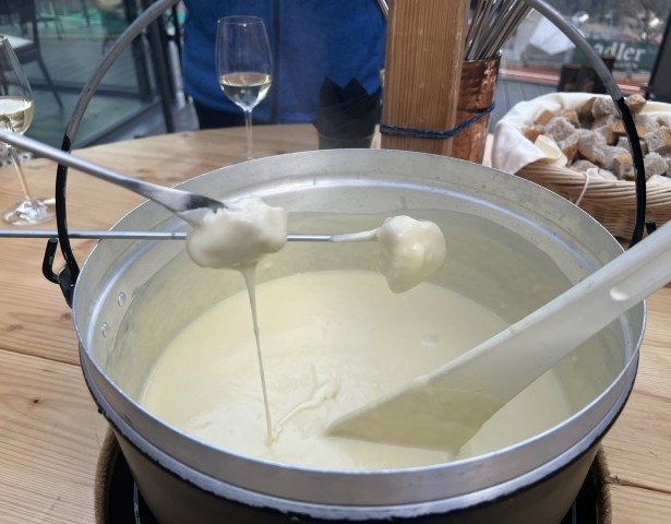 Fondue aperitif with Mani Schmid (local diary)